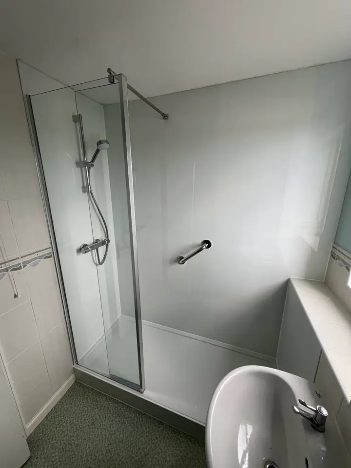 Bathroom plumbing detail