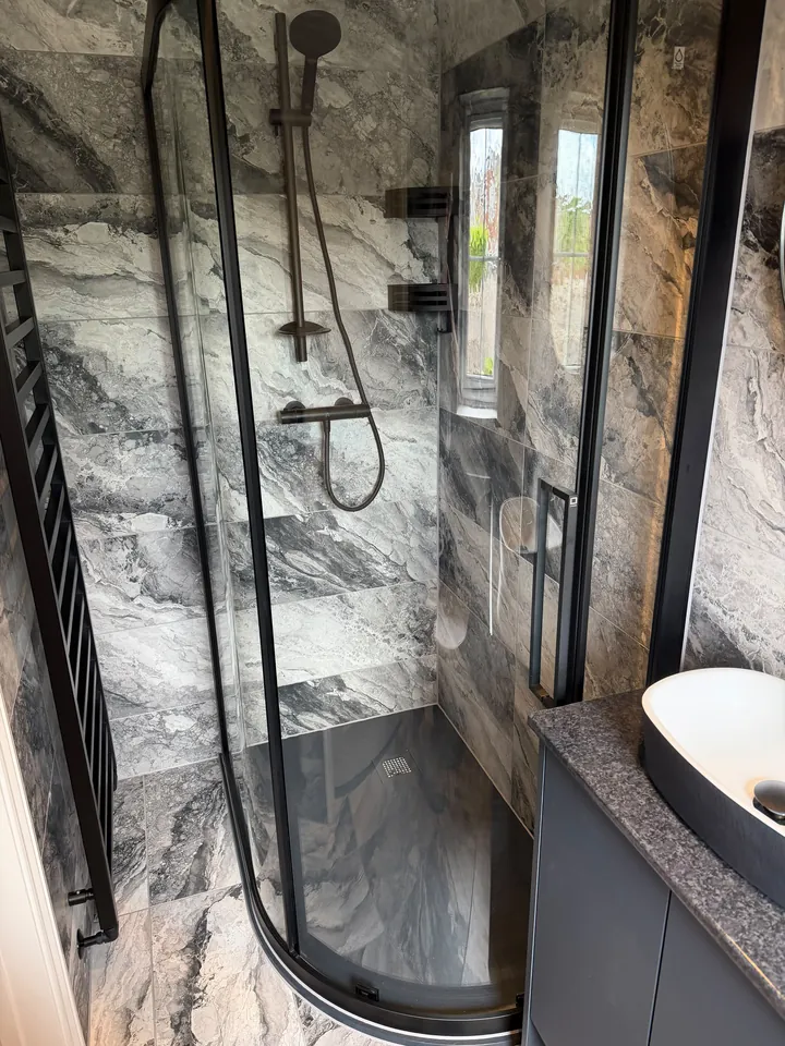 Marble-effect quadrant shower enclosure with matte black fittings